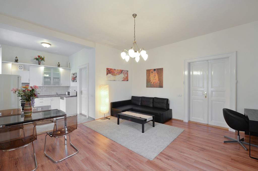 Exclusive On Zborovska Appartement